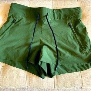 Athleta green size 4 shorts